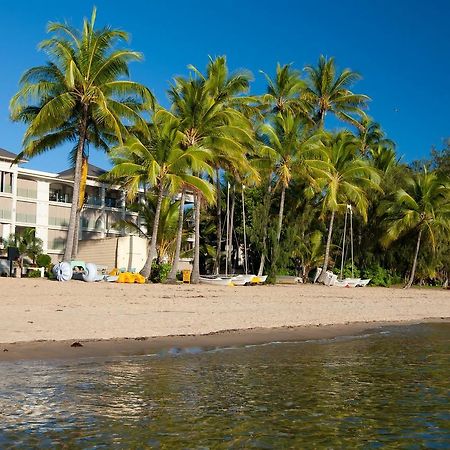 Island Views Beachfront Apartments Palm Cove Exterior photo
