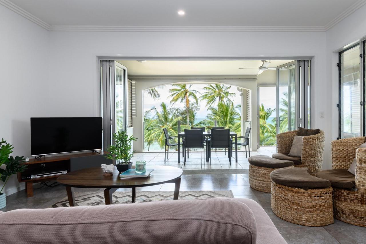 Island Views Beachfront Apartments Palm Cove Exterior photo