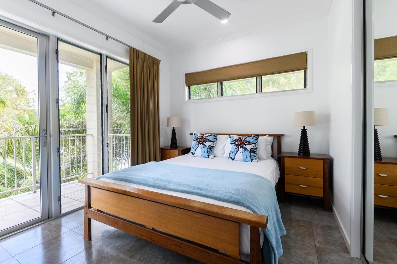Island Views Beachfront Apartments Palm Cove Exterior photo