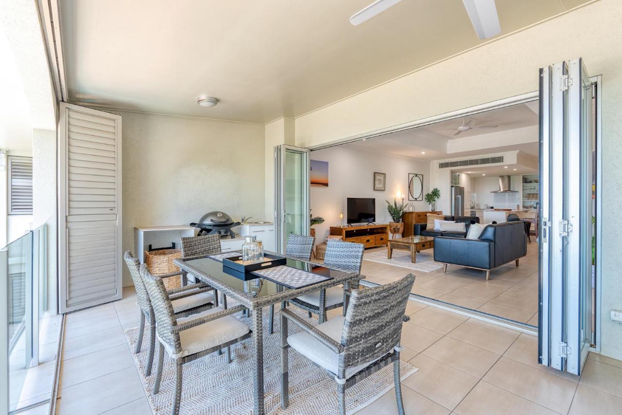 Island Views Beachfront Apartments Palm Cove Exterior photo